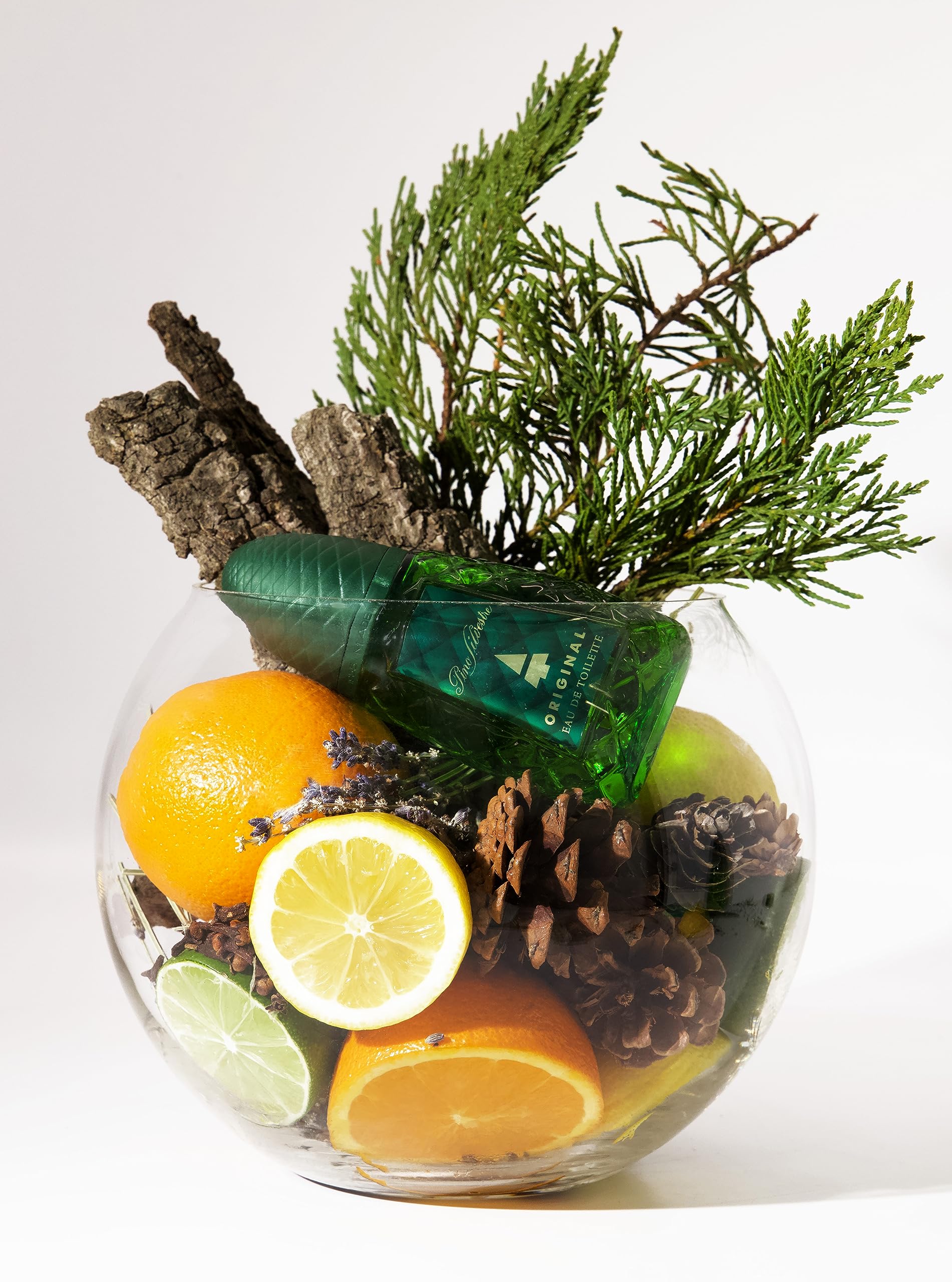 Pino Silvestre Original spray-action demonstrates easy application and style at close range.