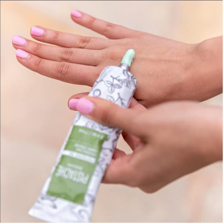 Pistaché Skincare Vitamin E-rich formula supports skin resilience and antioxidant protection