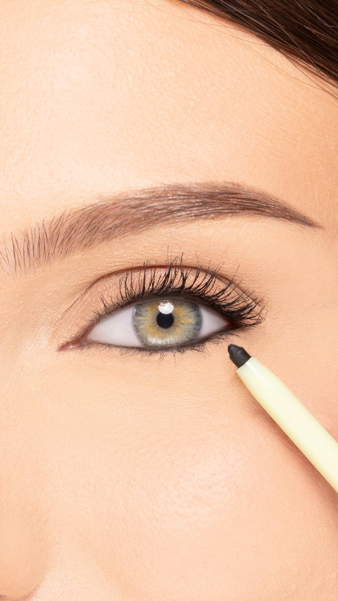 Pixi Eye Define Waterline waterproof test demonstrates smudge-proof wear along the waterline.