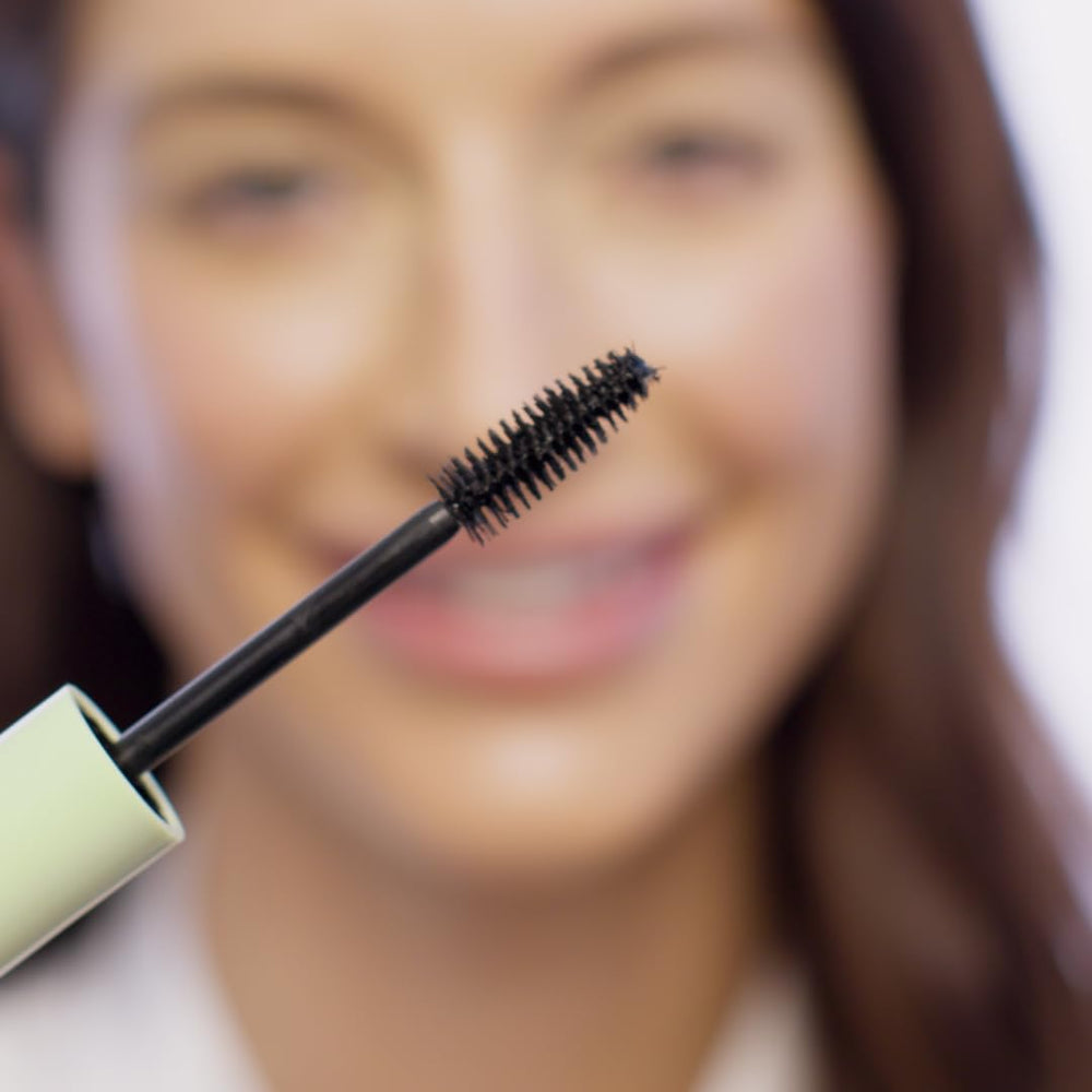 Pixi Large Lash Mascara brush close-up highlights clump-free separation
