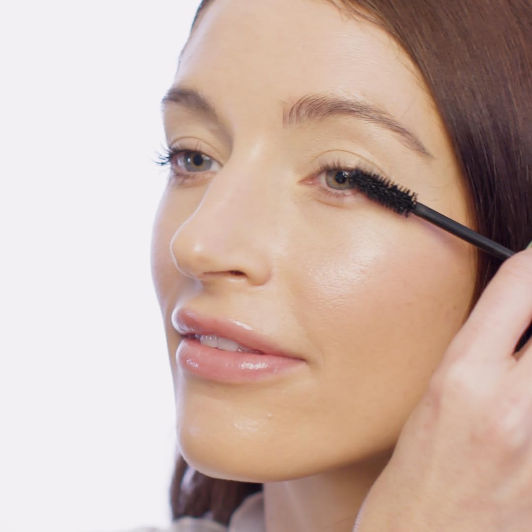 Pixi Large Lash Mascara wand in action for base pigment and length