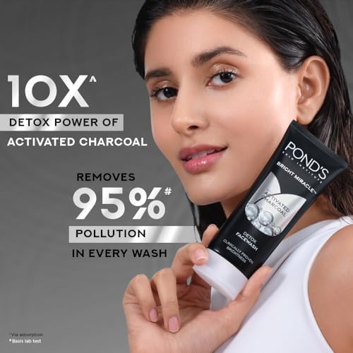 Dispensador ergonómico de POND'S Pure White, dosis precisa de espuma.