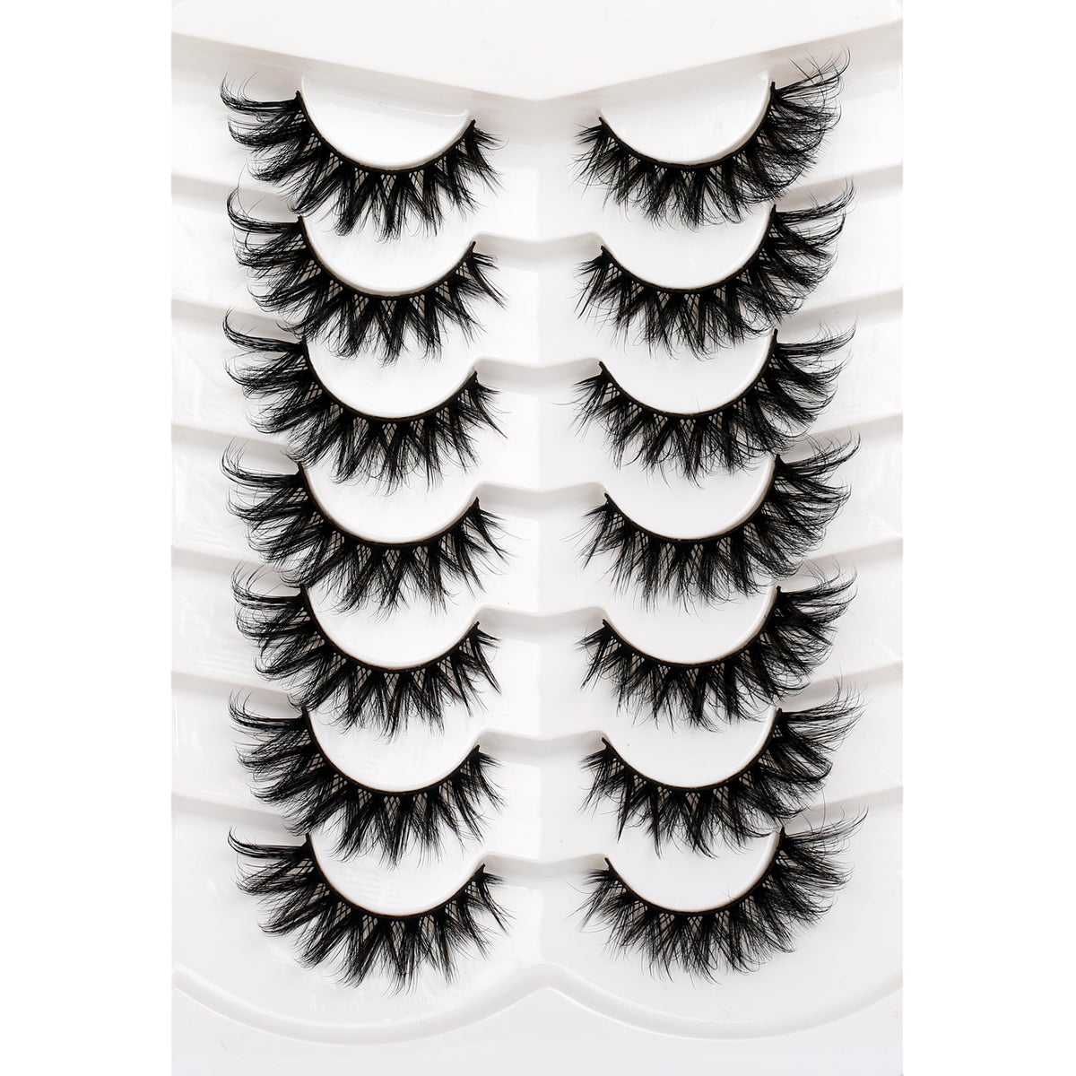 Pooplunch 8D cat-eye crossed lashes close-up for defined outer wing