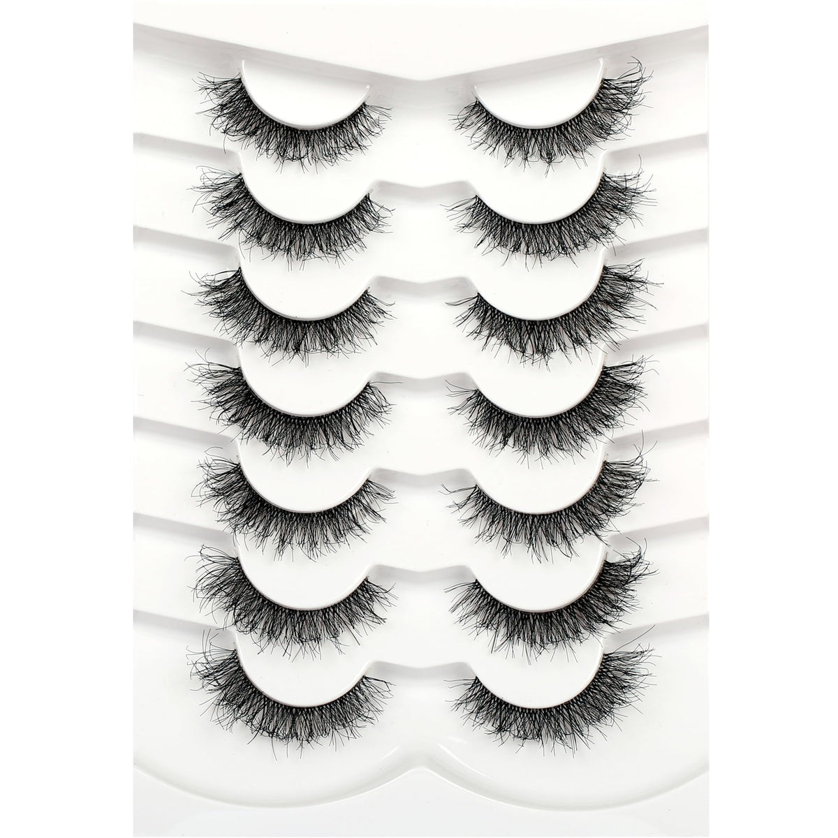 Pooplunch 8D cat eye lashes closeup shows silky texture for natural volume.