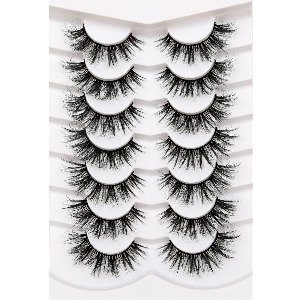 Pooplunch 8D silk lashes cat-eye enhances eye shape with dramatic, lifted outer corners.