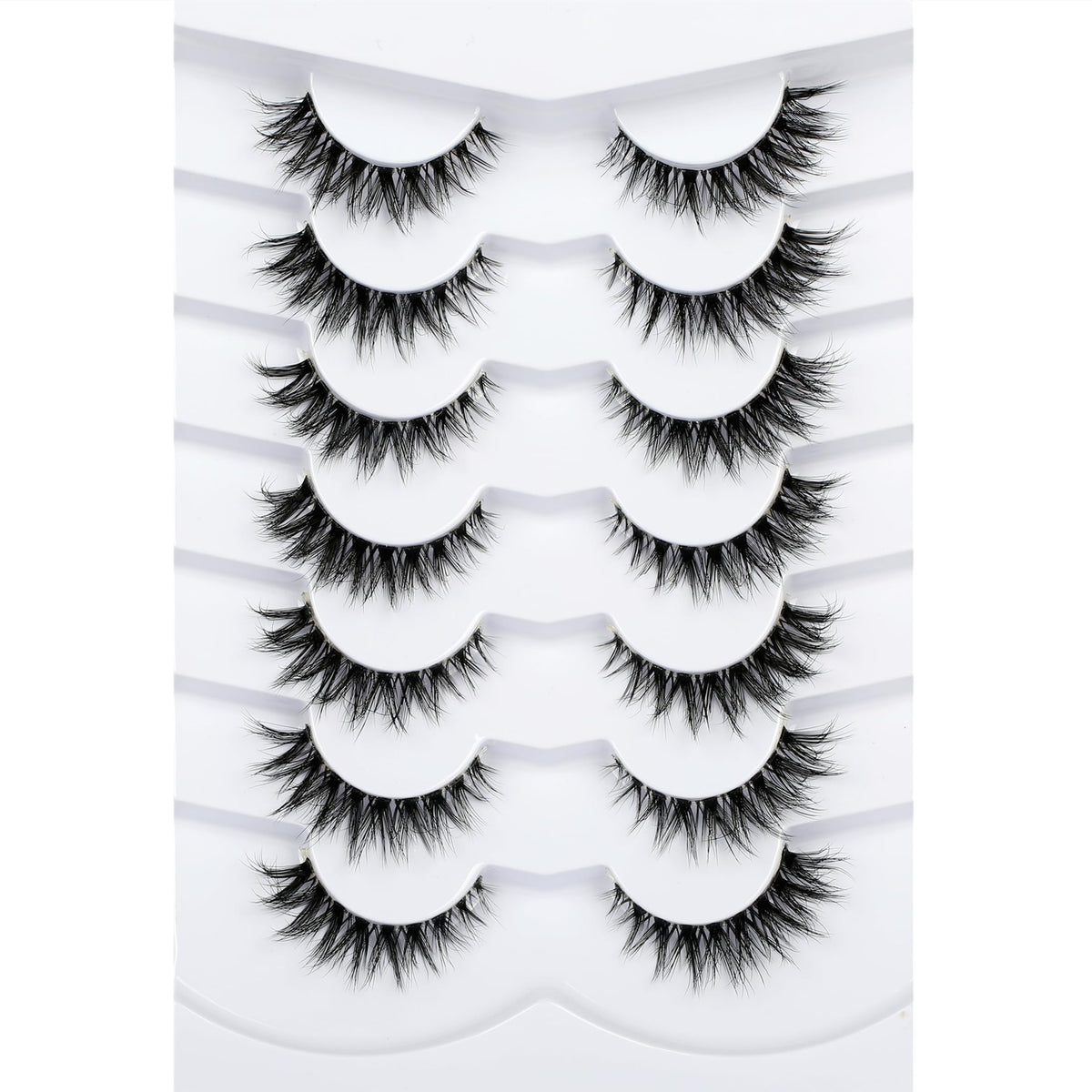 Pooplunch 8D silk lashes closeup showing soft weightless feel for everyday beauty.