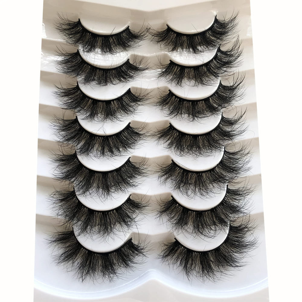 Pooplunch crisscross dramatic lashes create bold, multi-layered volume.