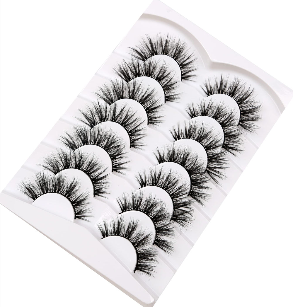 Pooplunch daily-wear lashes enable quick, easy application and lasting comfort.