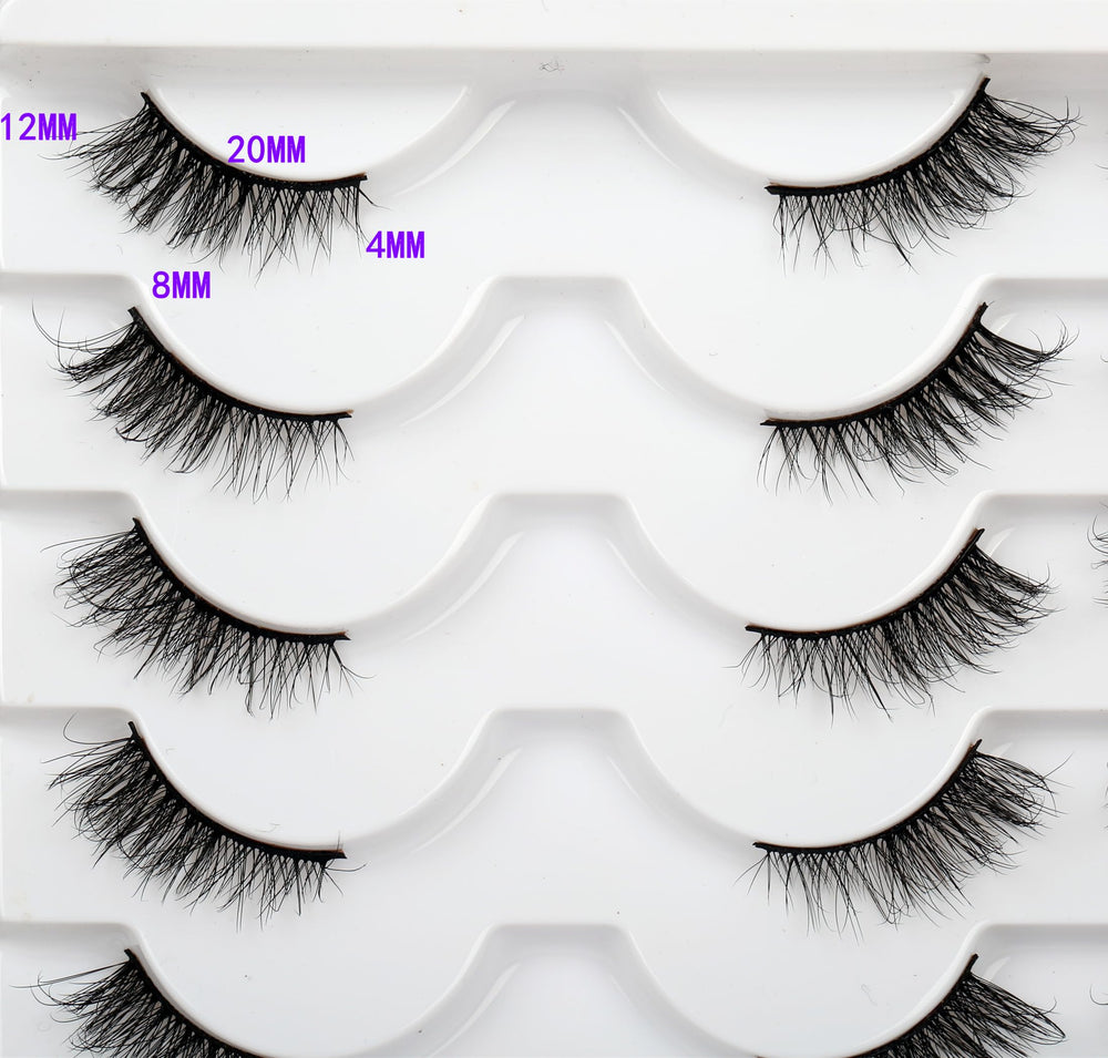 Pooplunch short-band lashes offer lightweight, comfortable wear all day.