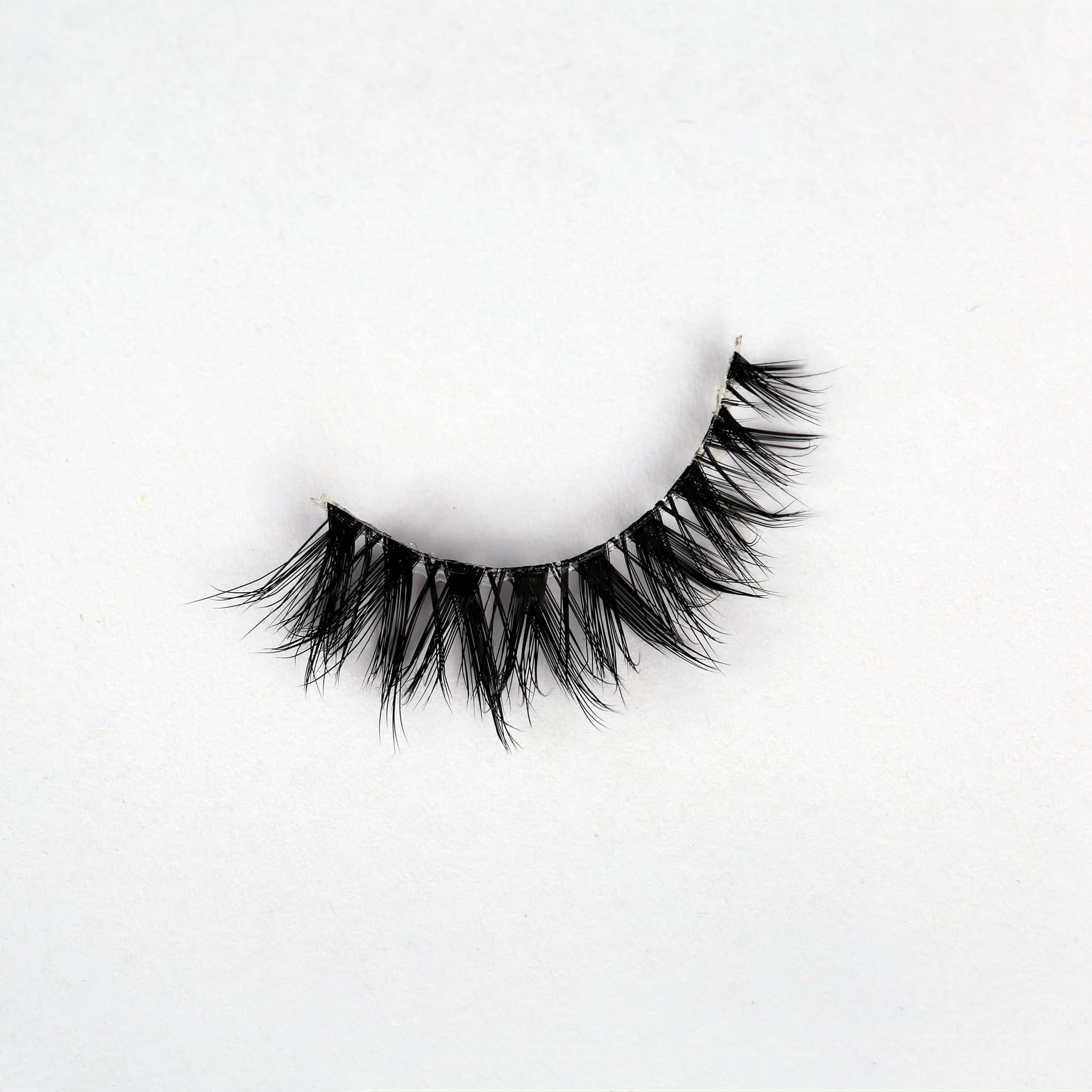 Pooplunch handmade high-quality lashes reflect craftsmanship and premium finish.
