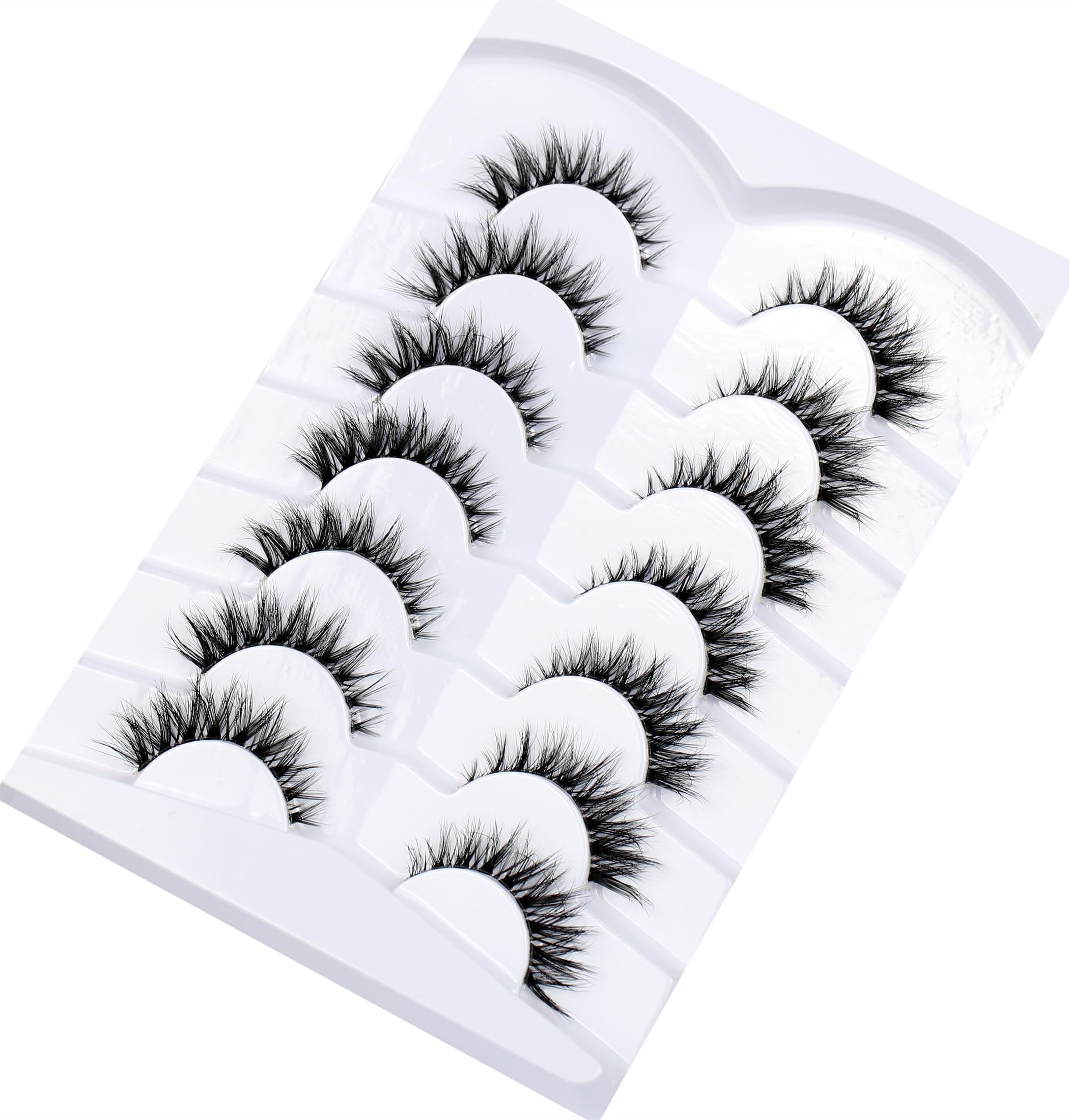 Pooplunch natural cat-eye look example highlights subtle enhancement.