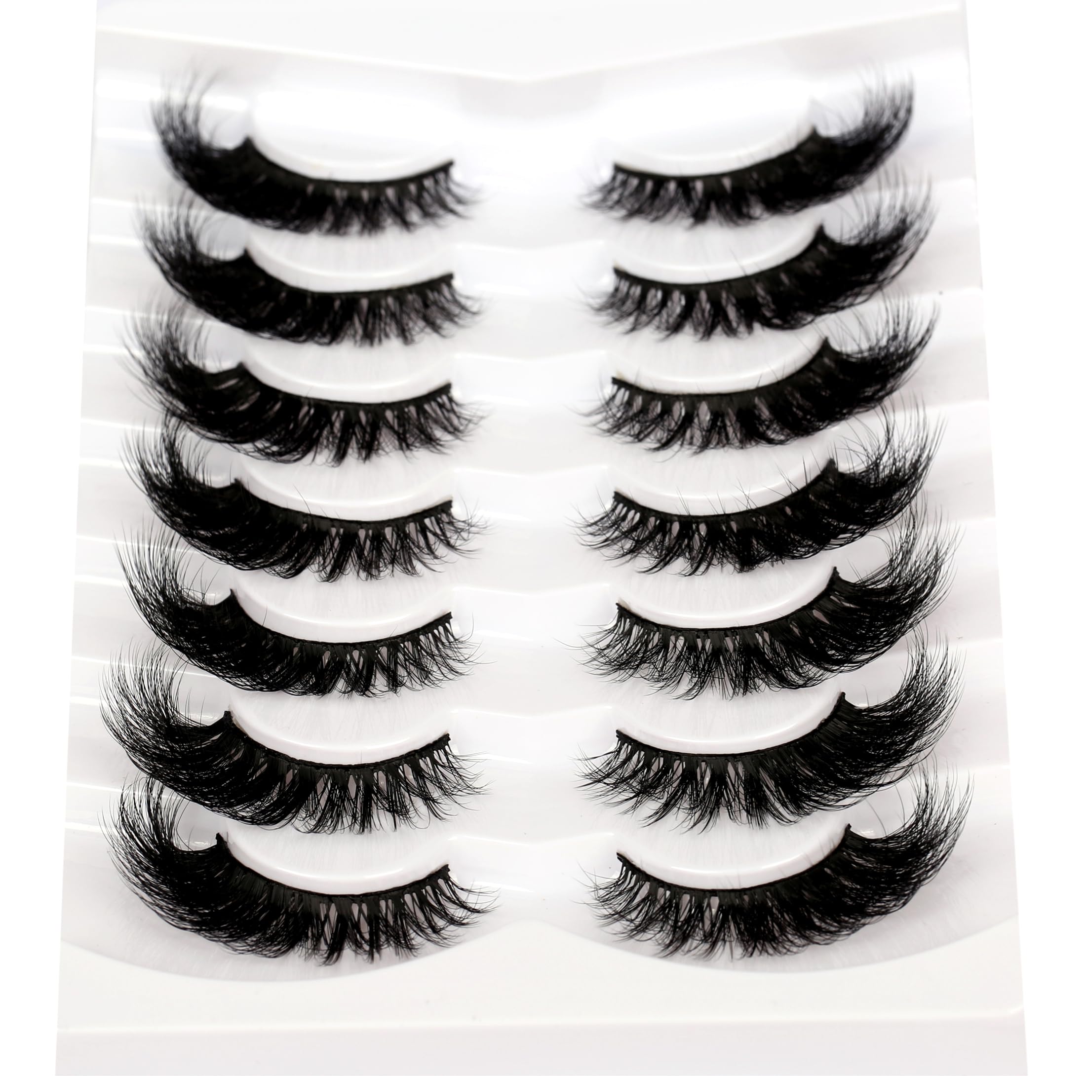 Pooplunch cross-criss lashes deliver multi-layer fullness with natural texture.