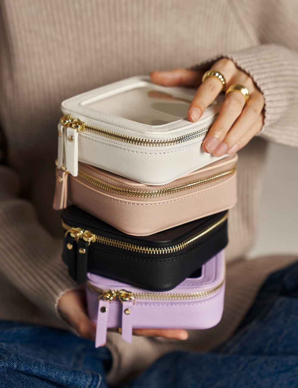 Popvibe smooth zipper closure offers secure, easy access when youre in a rush.