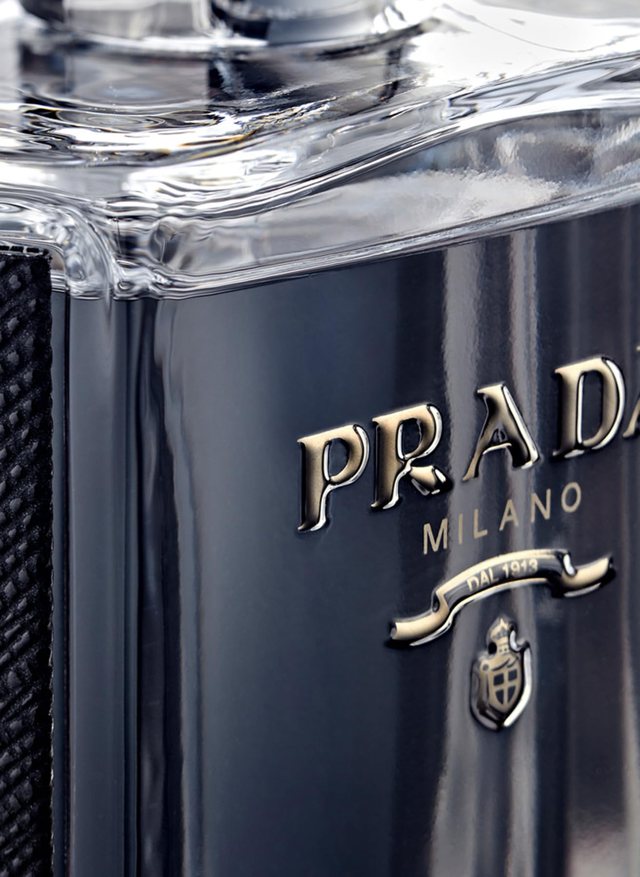 Prada L'Homme EDT spray-nozzle, easy to refresh between tasks.