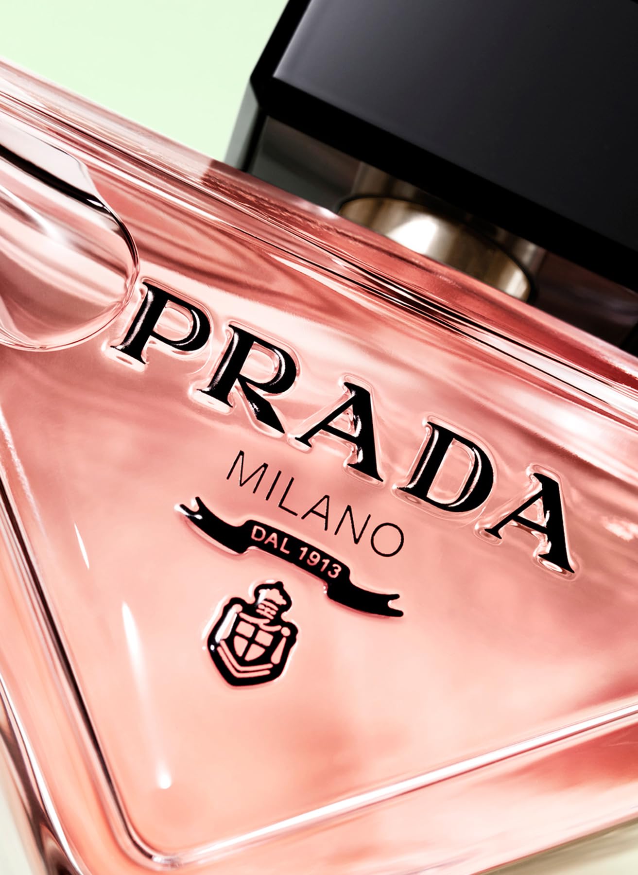 Prada Paradoxe heart-notes detail captures jasmine and orange blossom brightness.