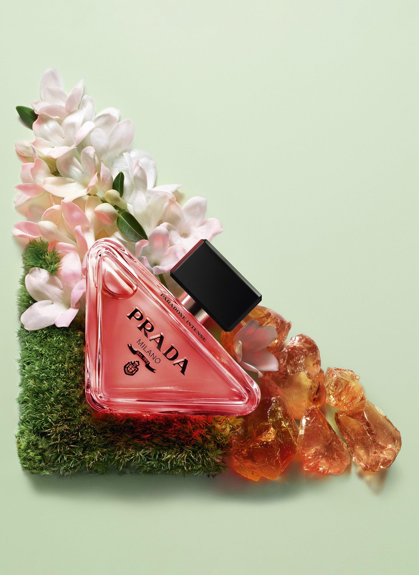 Prada Paradoxe Intense spray-dispense enables easy day-to-night application