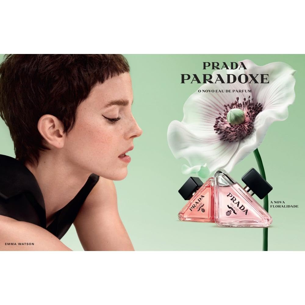 Prada Paradoxe Virtual Flower mist spray close-up, quick scent uplift during daily routines.