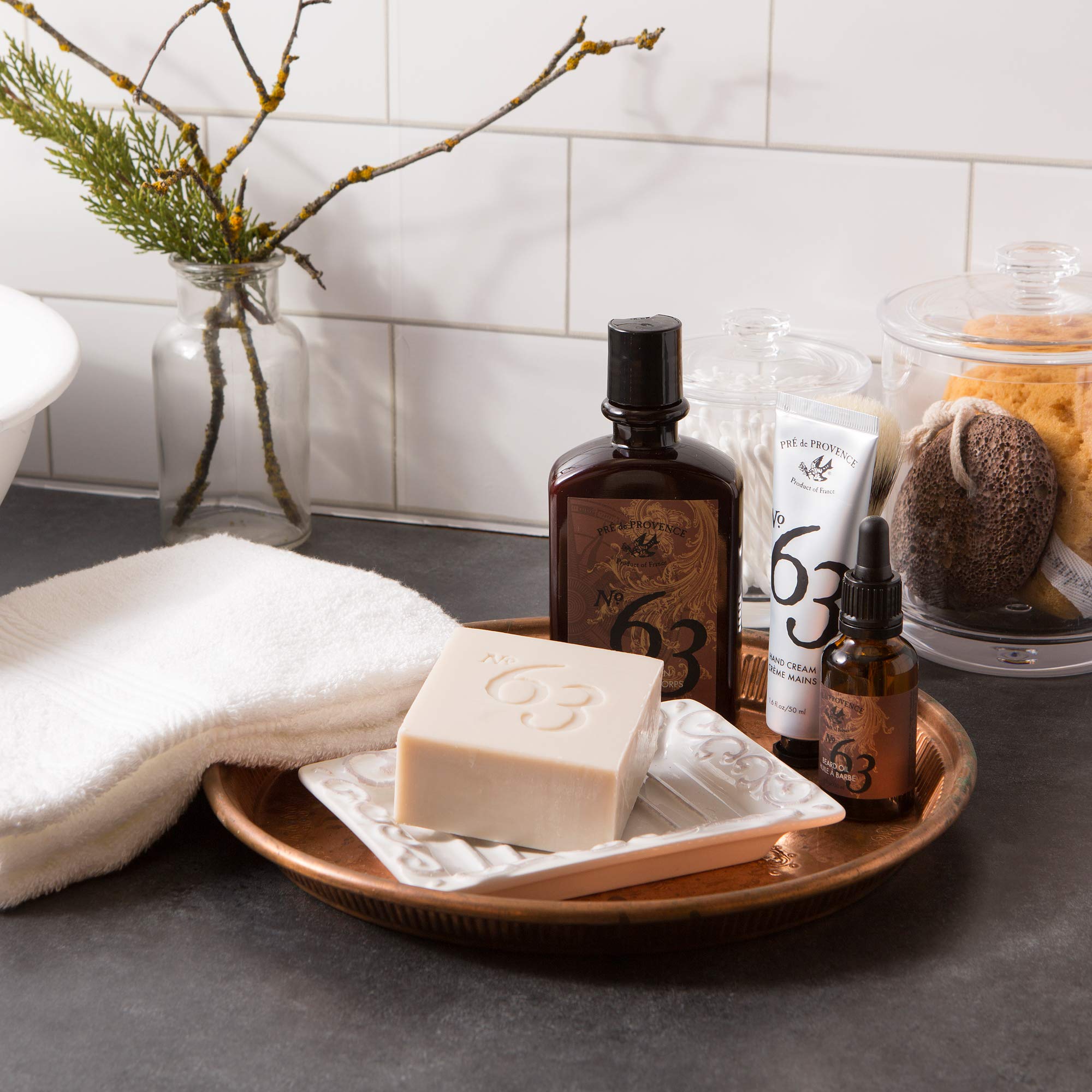 No.63 fragrance profile close-up highlighting peppery citrus and cedar notes.