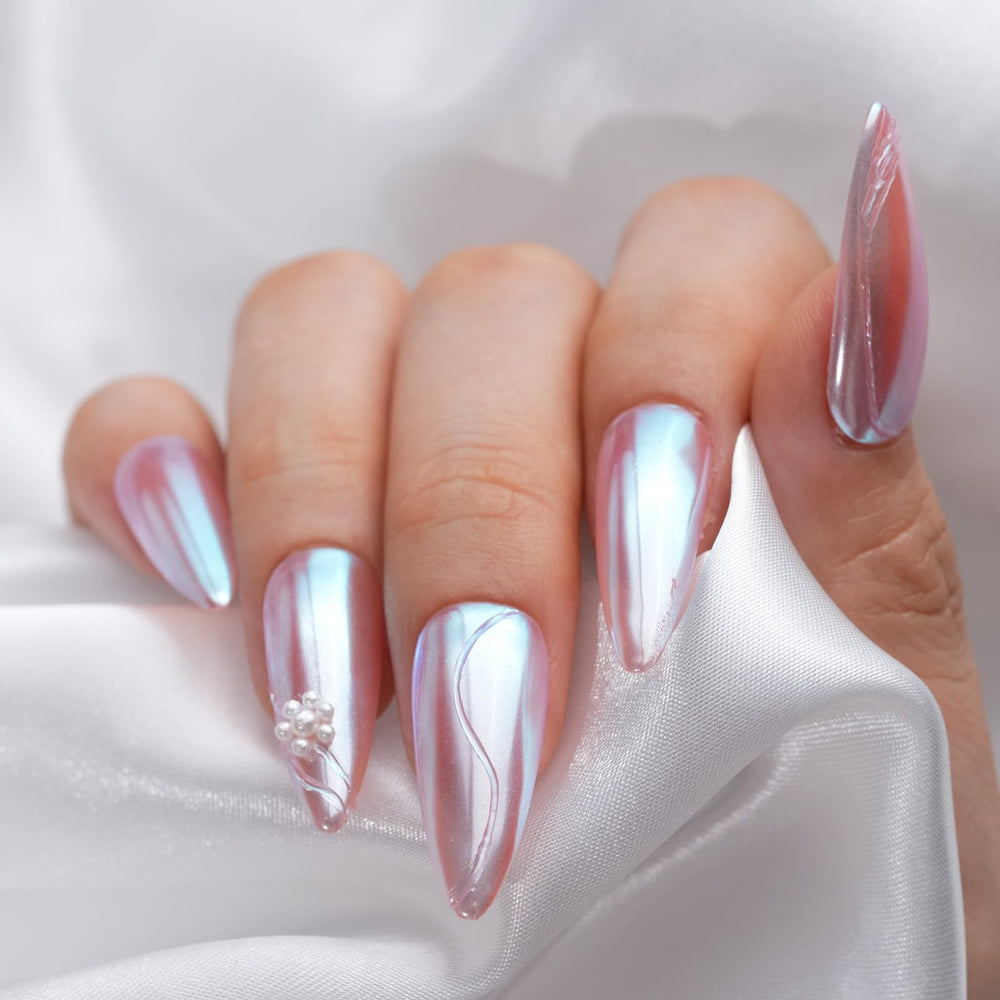 Acabado espejo blanco en uñas con polvo Pretty Diva.