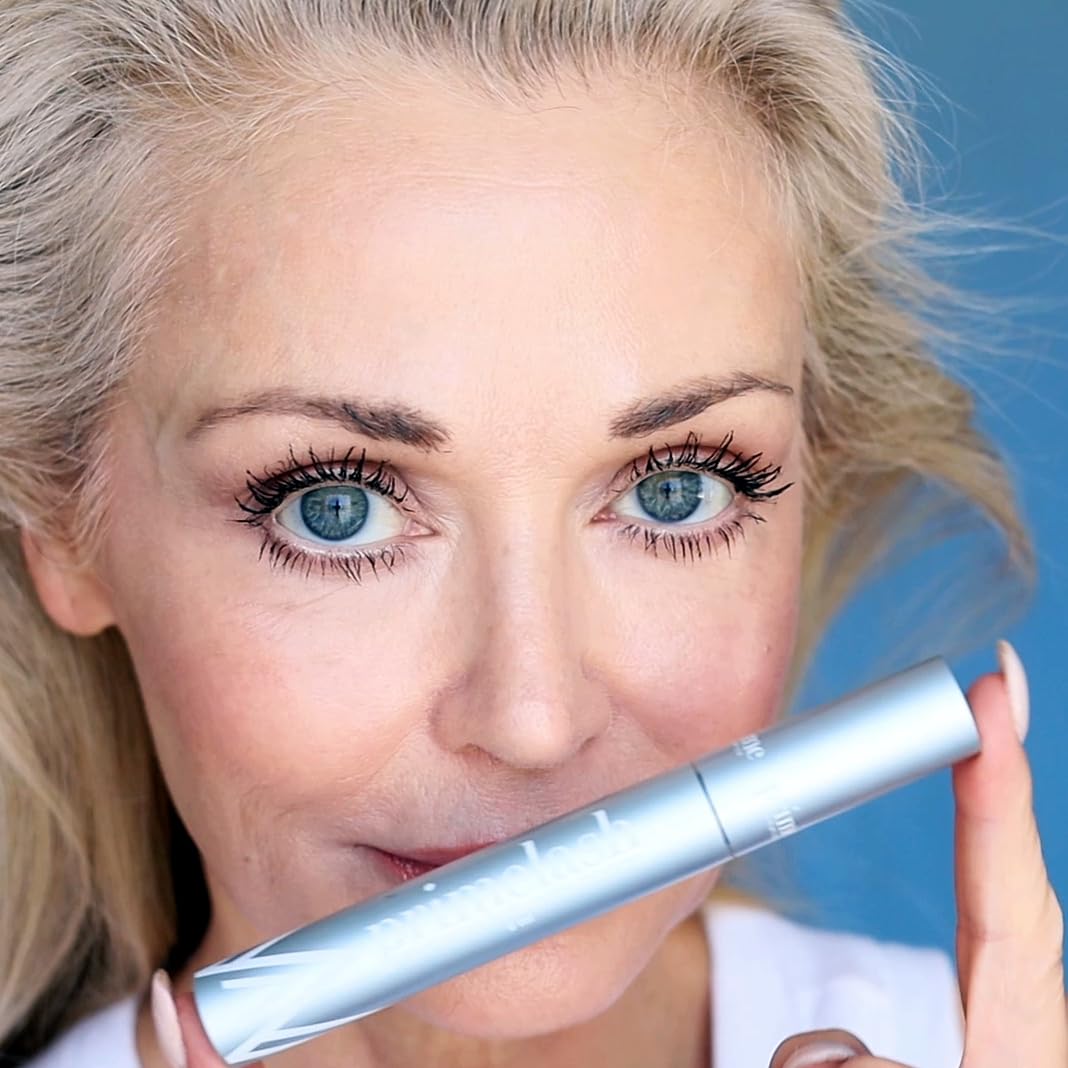 Prime Prometics PrimeLash lashes close-up before and after example indicating length and lift potential.