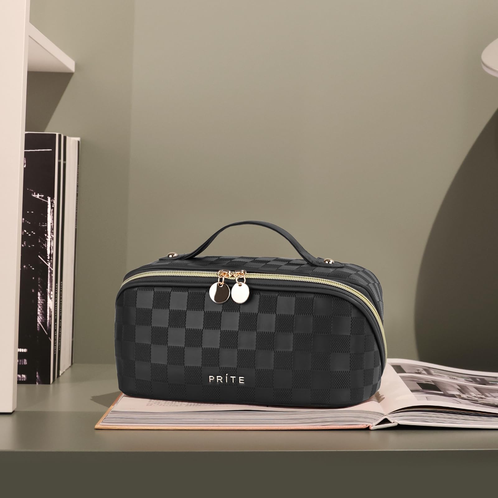 Prite plaid black bag protects palettes and bottles during journeys