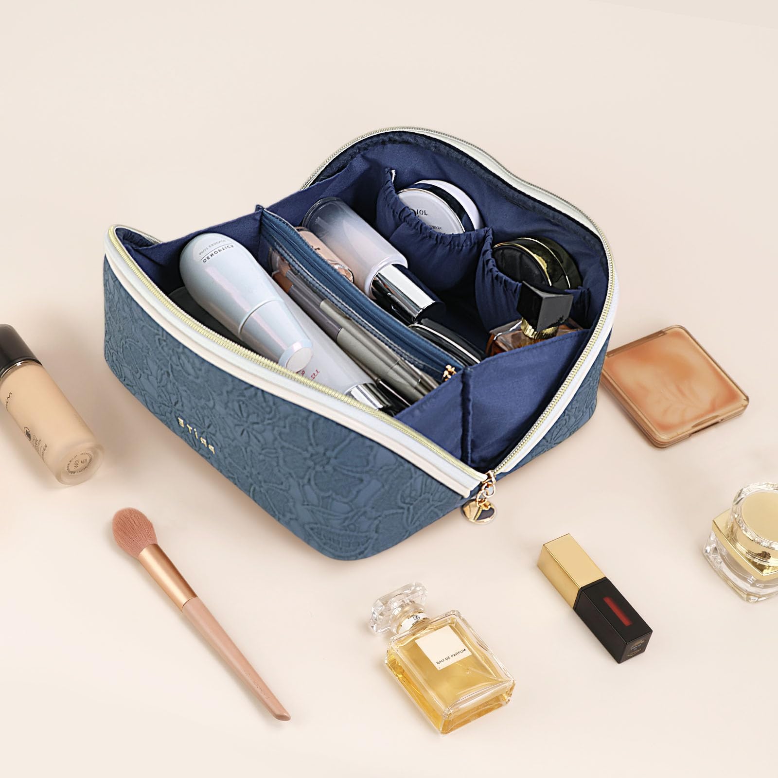 Prite travel cosmetic bag soft-grip handle for comfortable carrying.