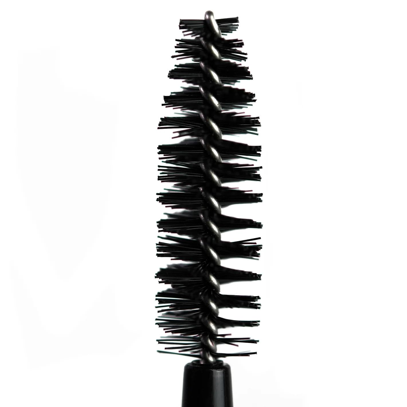 Prosa Mascara elongated lashes close-up highlights length and separation for dramatic eyes.