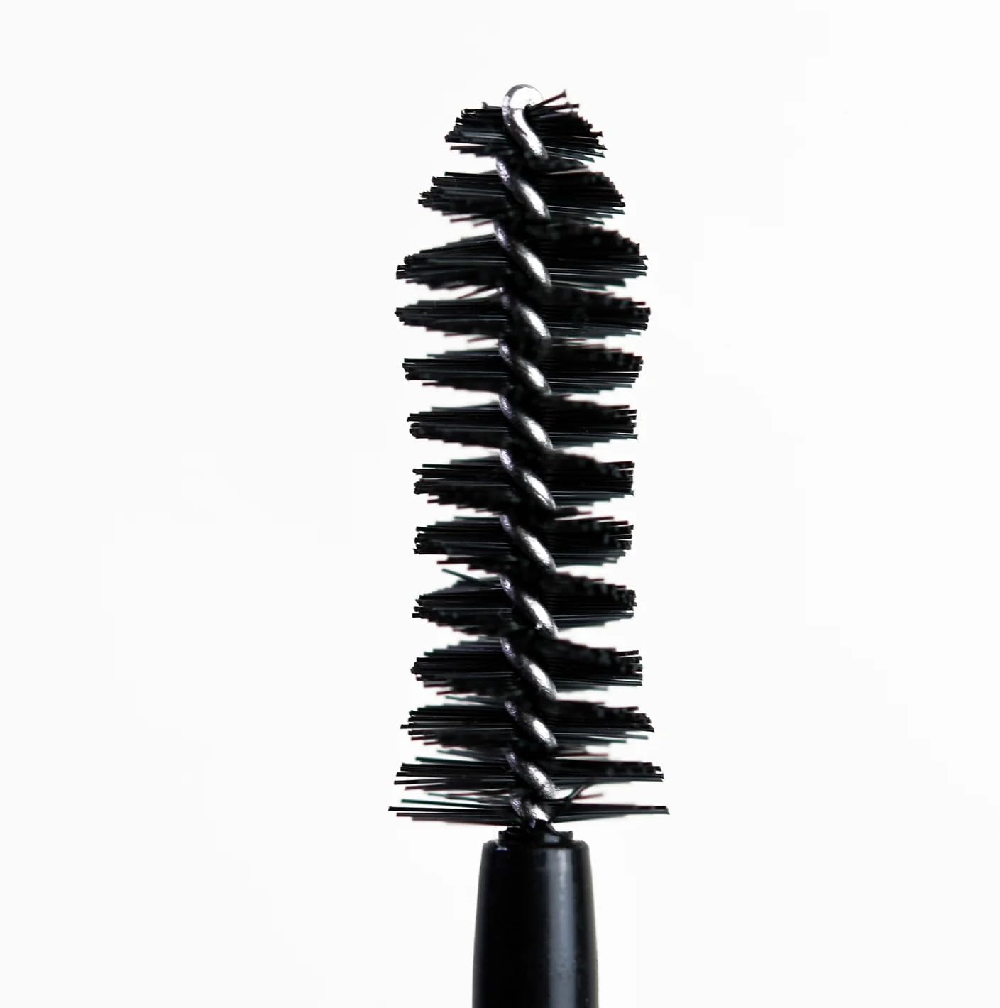 Prosa Mascara enduring glamour for day and night wear with long-lasting definition.