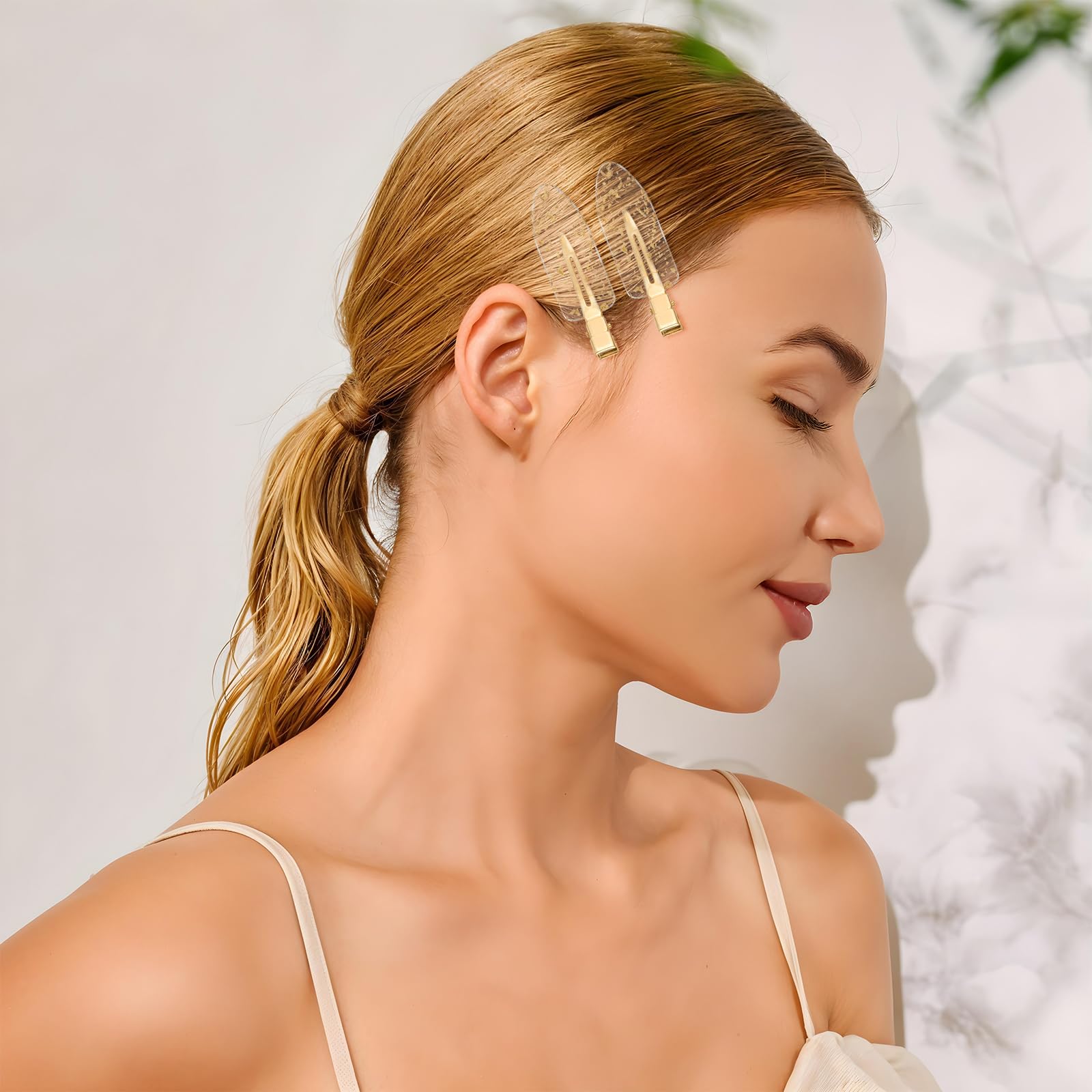 Psyqtsuary glitter gold hair clip close-up emphasizes formal-event glamour