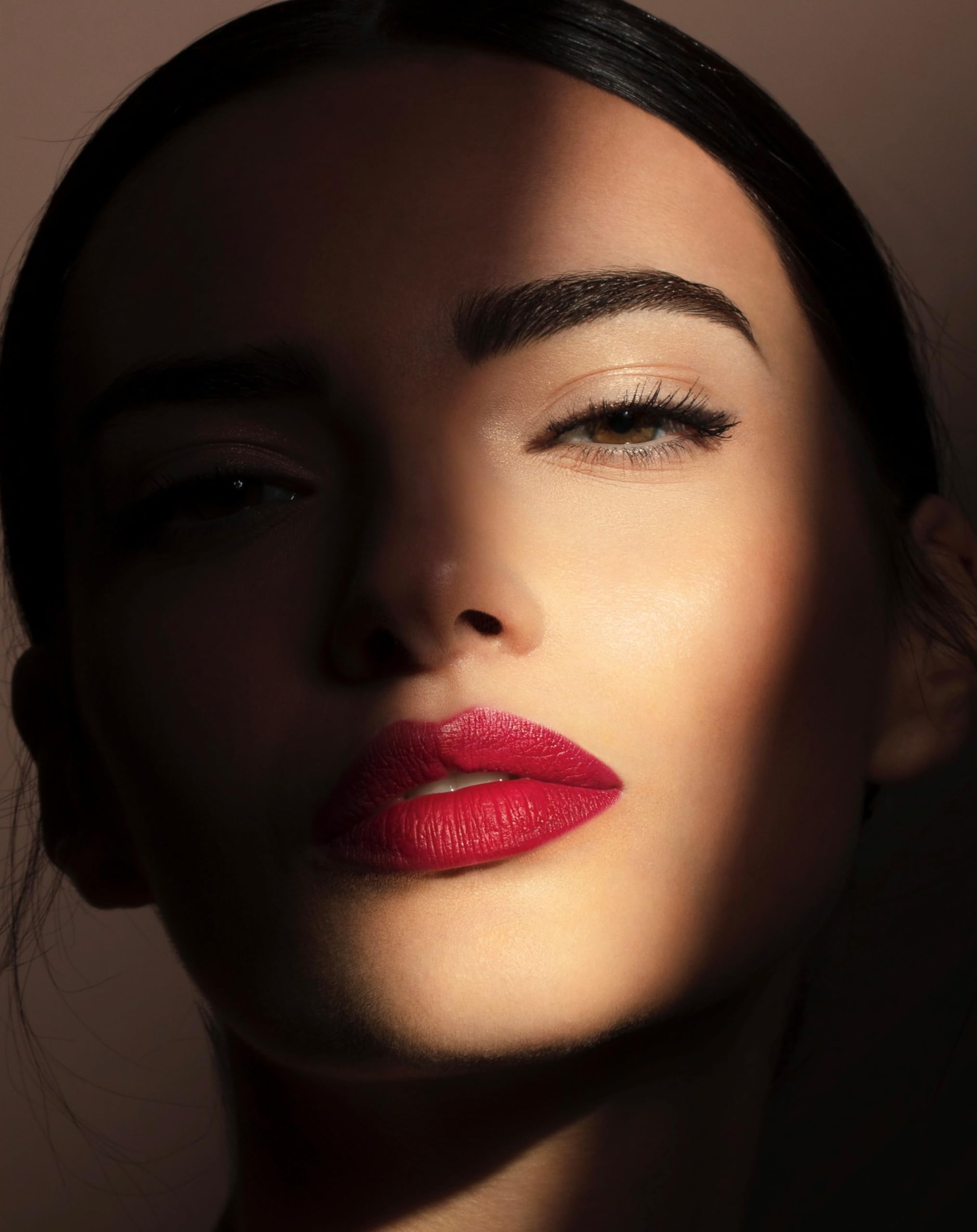 Pupa Milano True Lips lipliner in plain brown highlighting hydration and color