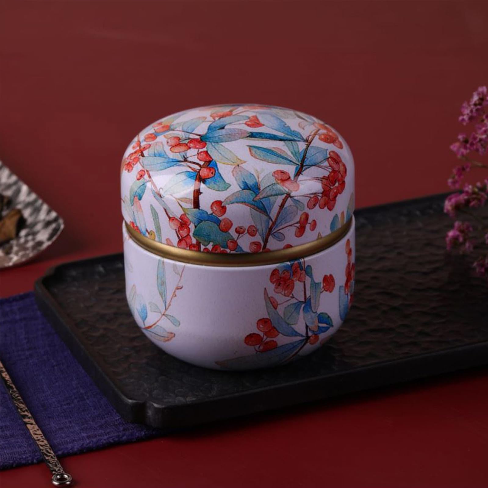 Qopoto Ormosia elegant powder box close-up showcasing artist patterns.