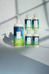 R+Co Atlantis conditioner pour demonstrating easy application