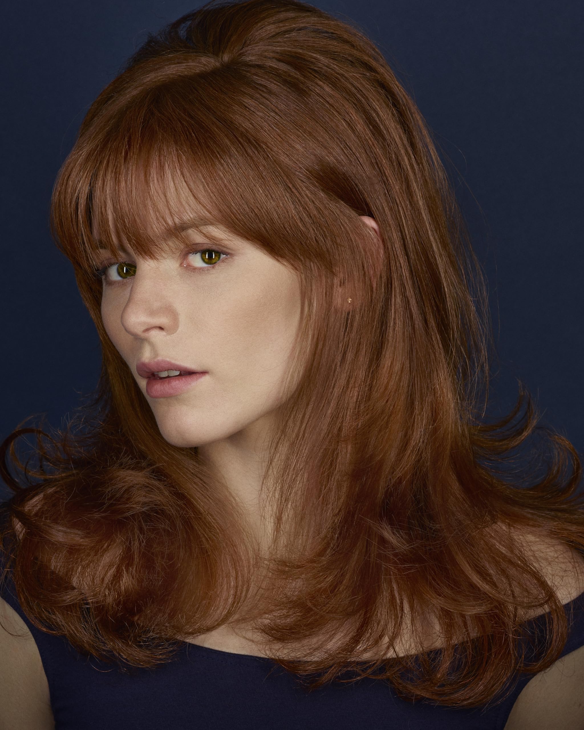R+Co BLEU demonstrates Kendi Oil sealing strands against frizz