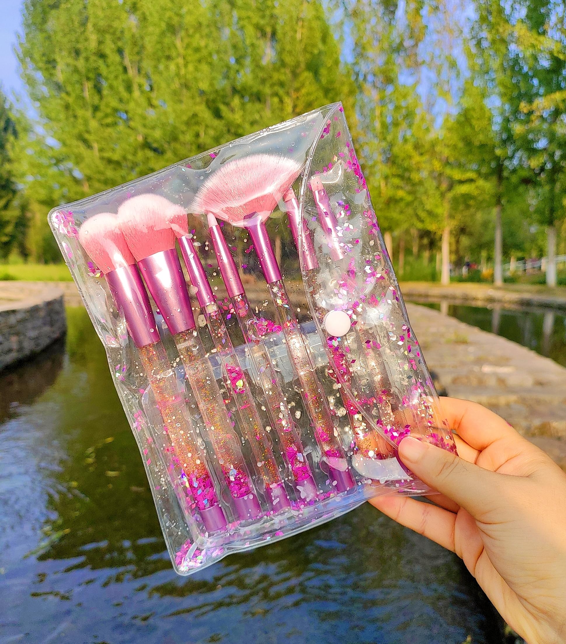 RAEEIKPHZ Sparkle Pink eye shadow brush for precise shading.
