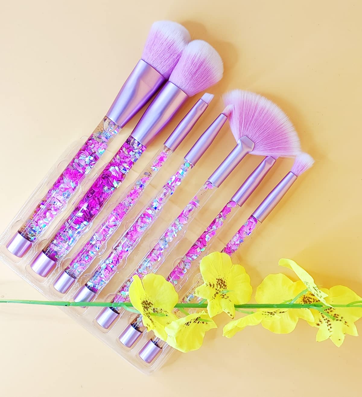 RAEEIKPHZ Sparkle Pink powder brush for seamless blending.