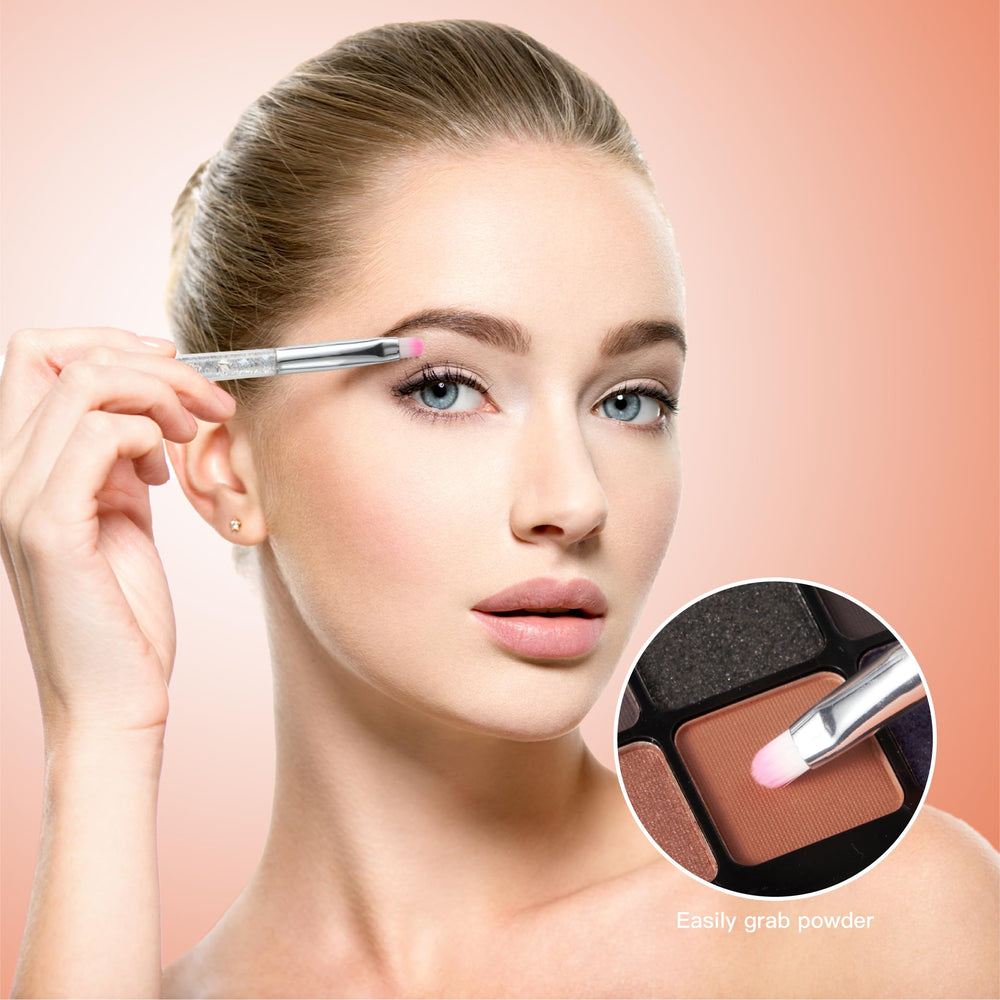 RAEEIKPHZ travel pouch keeps brushes secure and ready for quick touch-ups