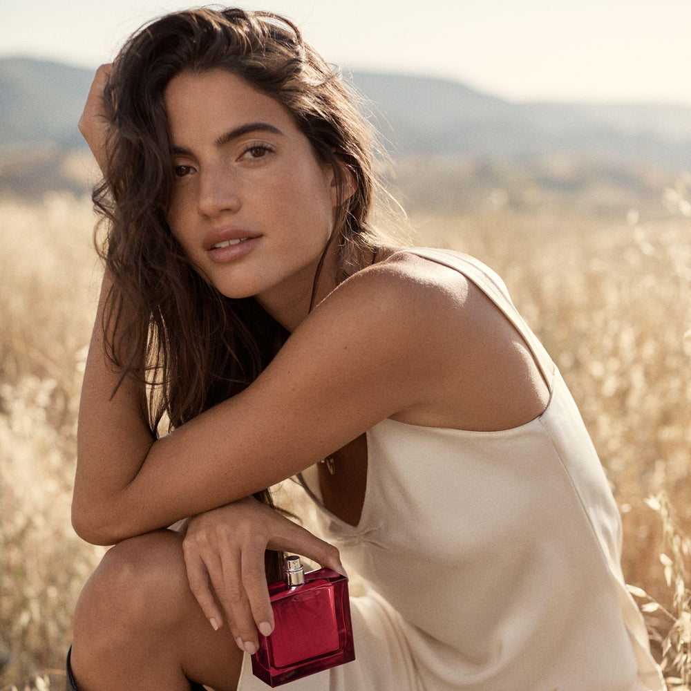 Ralph Lauren Romance Intense perfume-dispense demonstrates controlled application