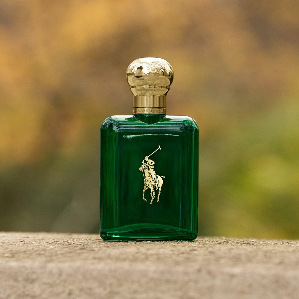 Spritzing action illustrating fresh application for pulse points with Polo EDT