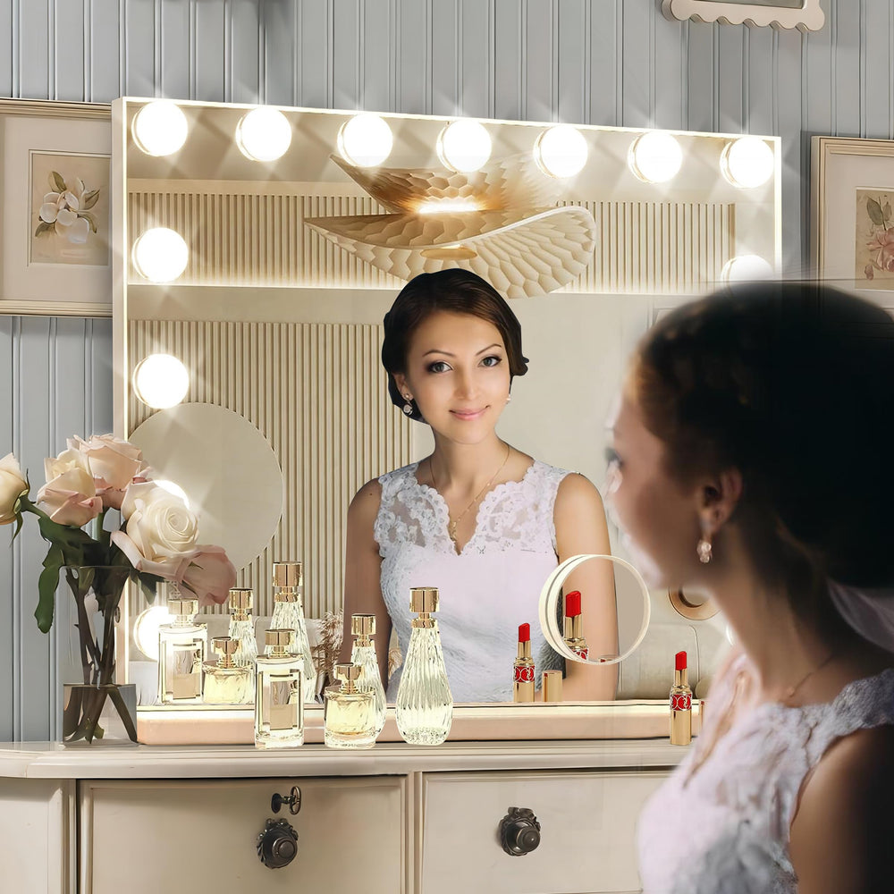 Ratsamee Hollywood vanity mirror aluminum frame provides sturdy support.