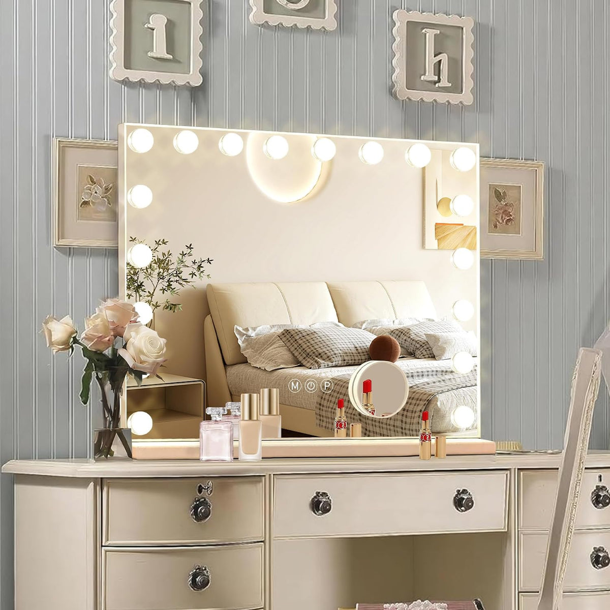Ratsamee Hollywood Vanity Mirror with 18 bulbs for even makeup lighting.