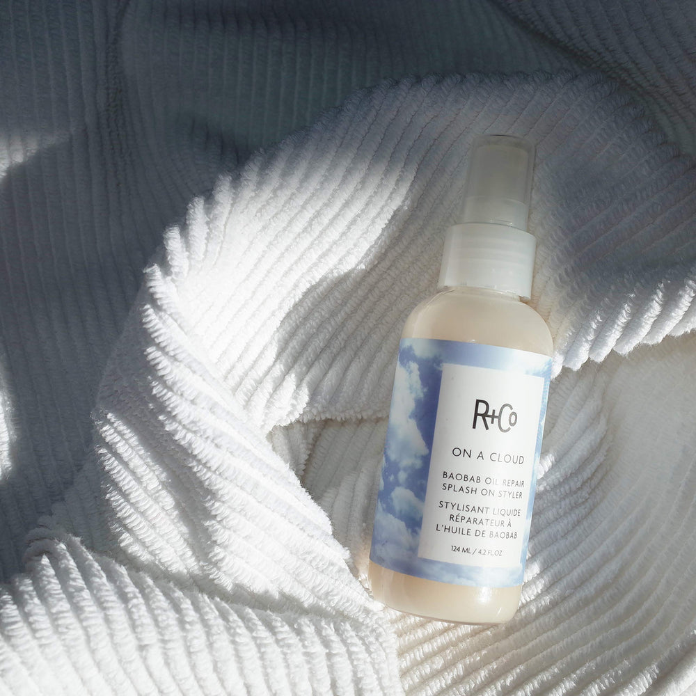 R+Co Castor Oil Bonding Complex visual demonstrates film-forming bonds to protect cuticles.