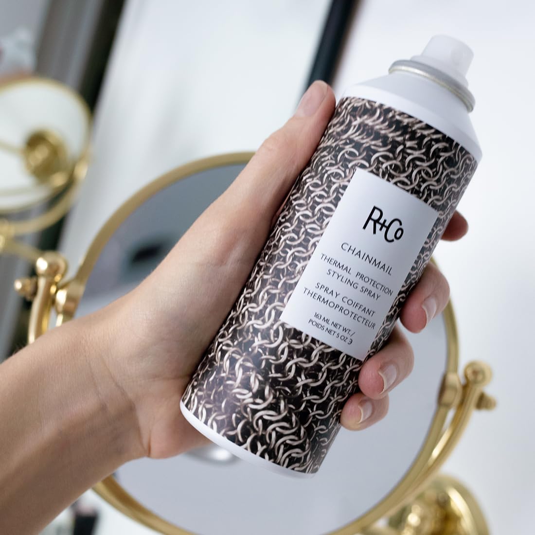 R+Co Chainmail spray close-up cap for quick-dispense daily use