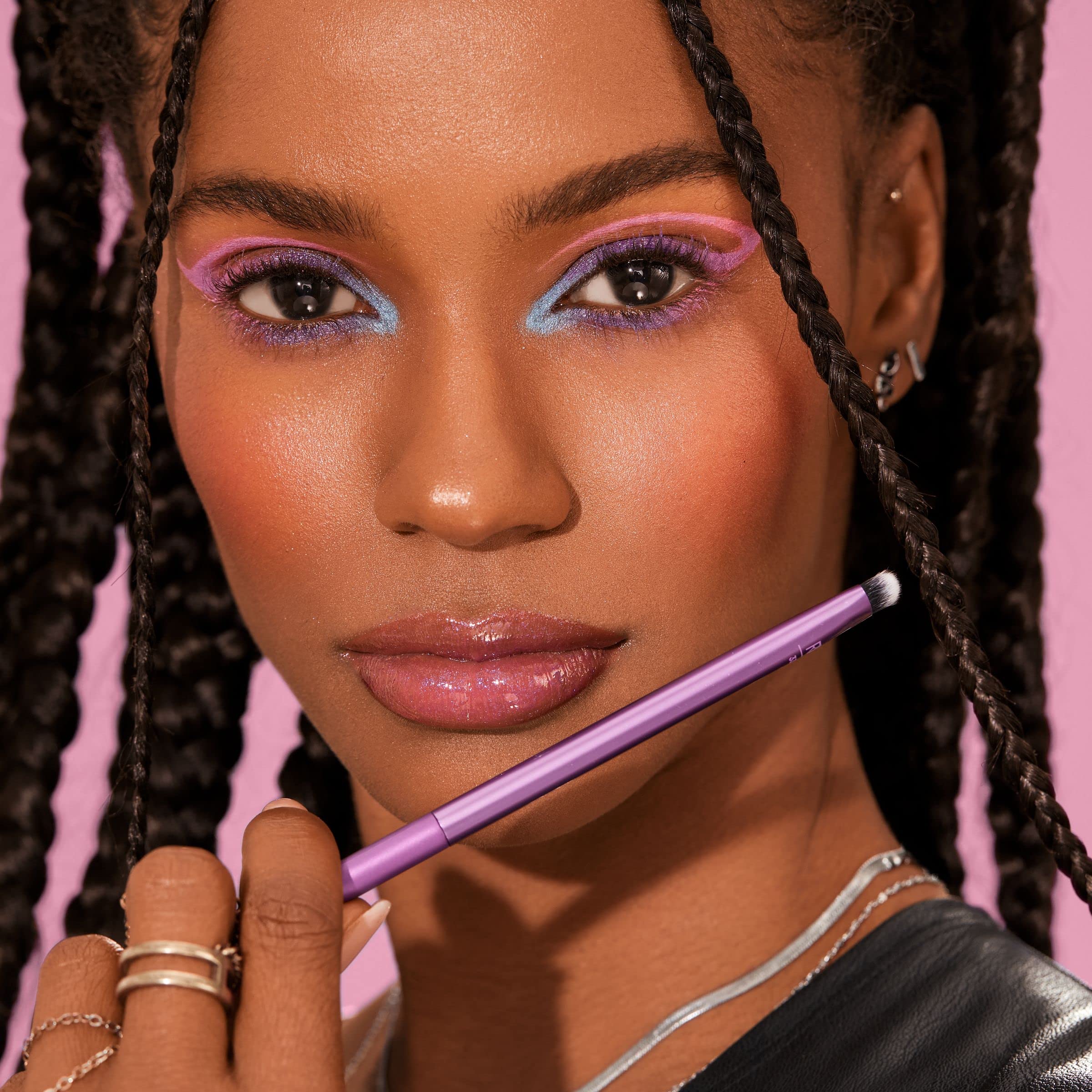 Real Techniques 304 Defining Crease Brush for precise crease definition.
