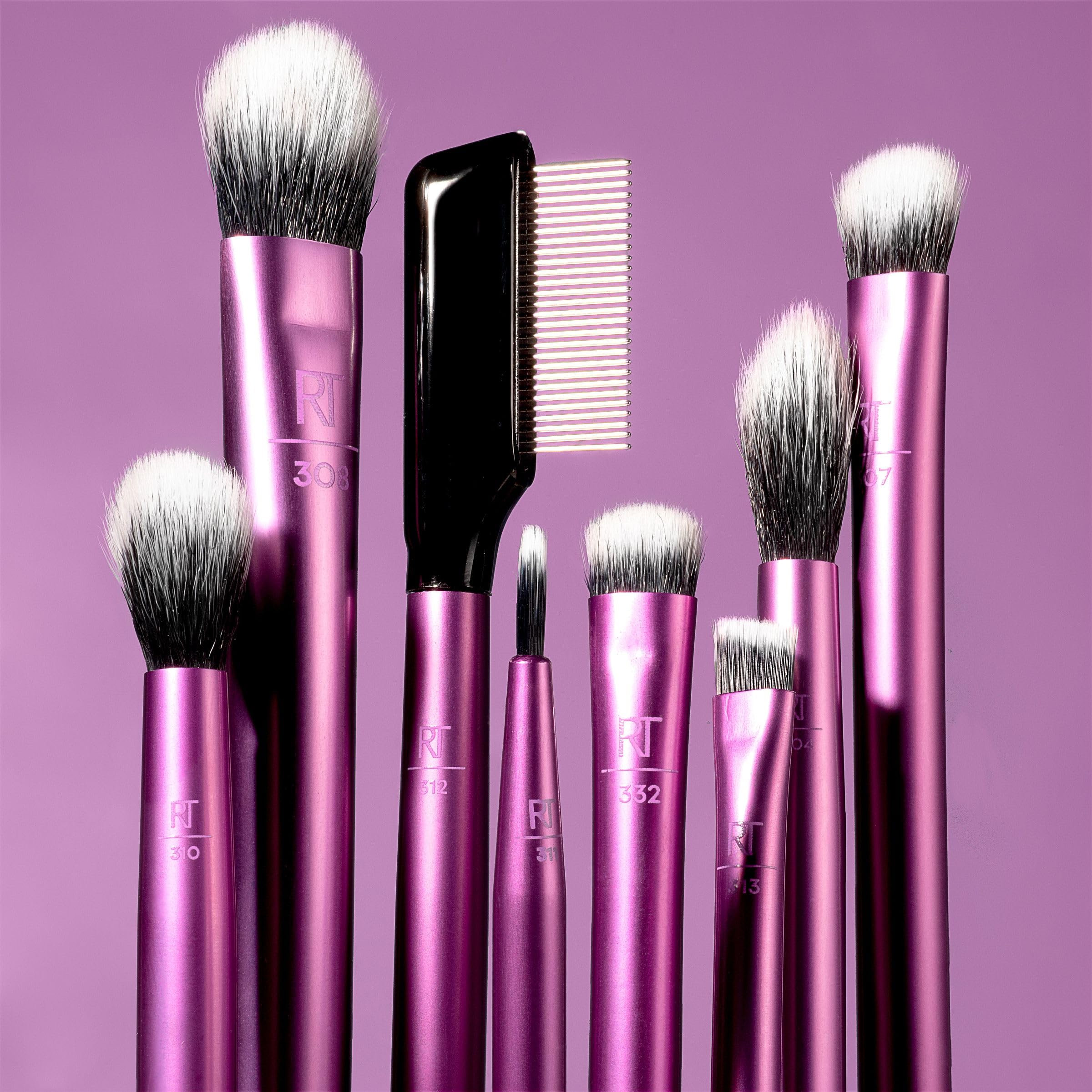 Real Techniques 313 Definer Brush with sharp liner capabilities.