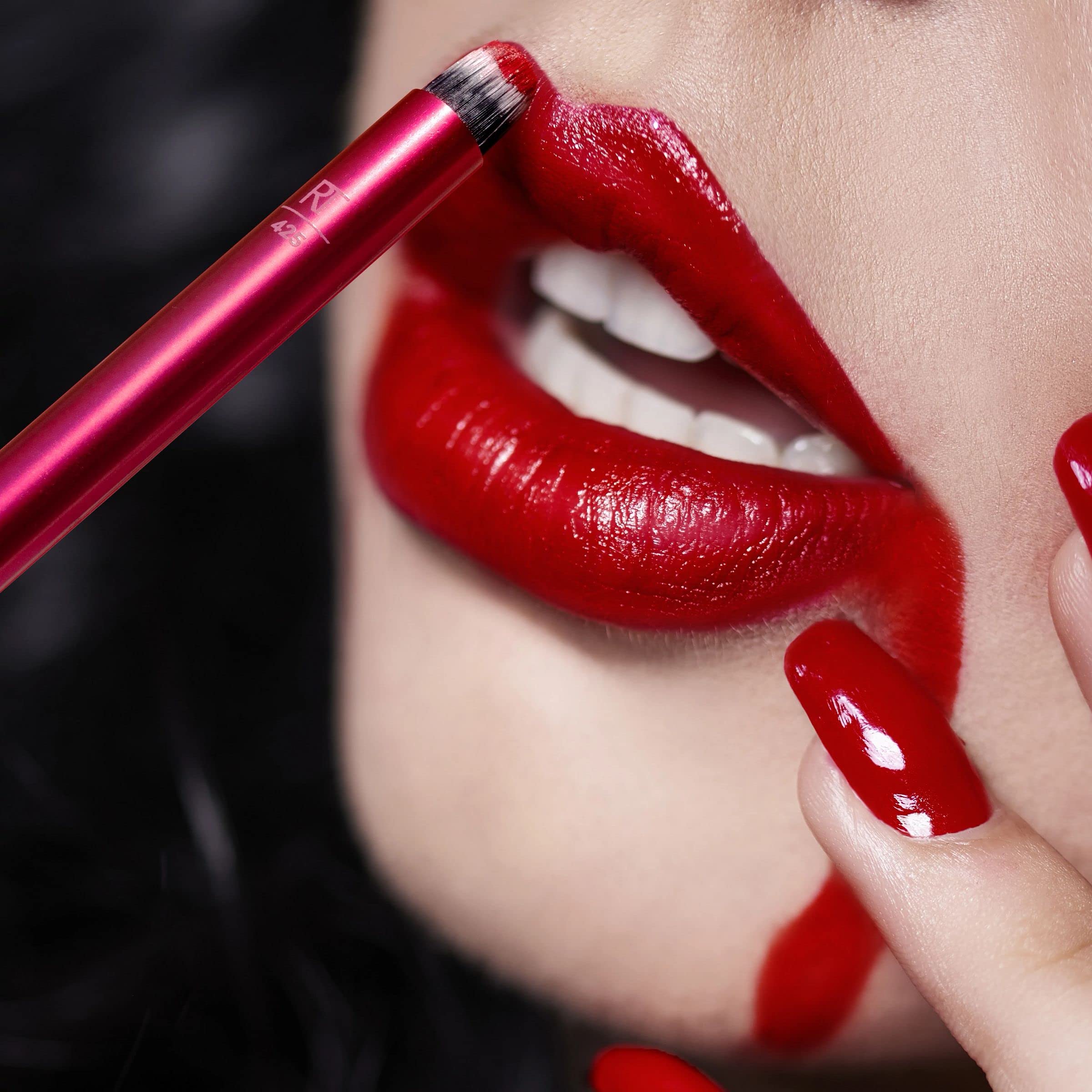 Real Techniques Artist Essentials Set 425 lip-blend brush for smooth lipstick and liner application