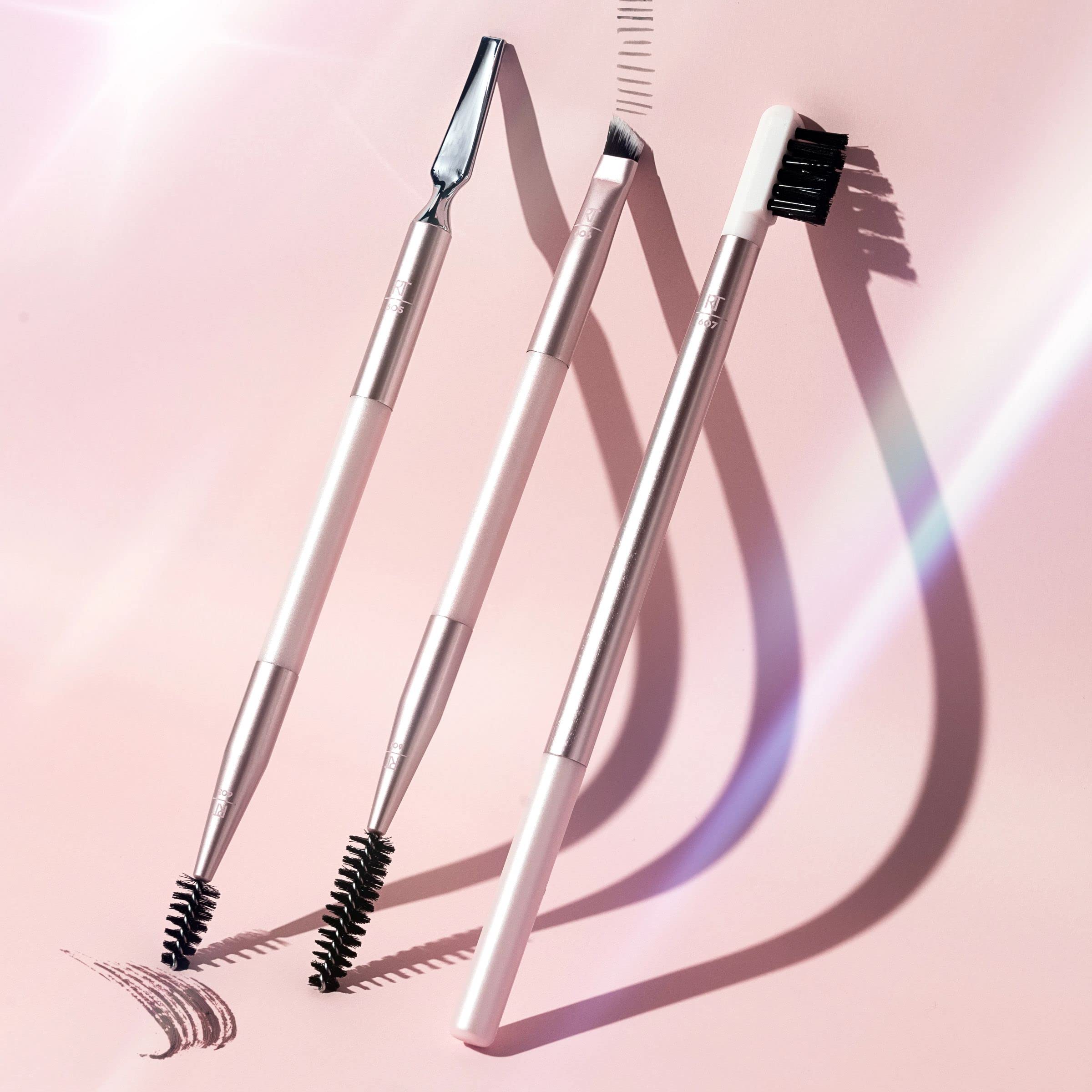 Real Techniques Brow Styling Set Allure Best of Beauty 2023 badge close-up.
