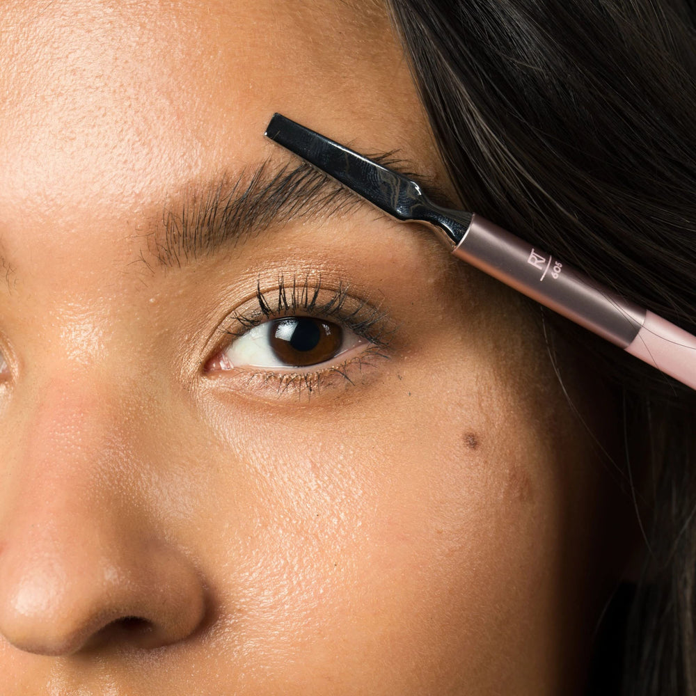 Real Techniques Brow Styling Set UltraPlush synthetic bristles for smooth pigment pickup.