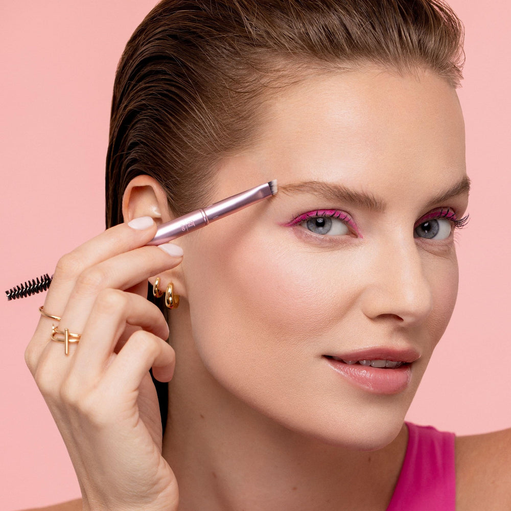Real Techniques Crease Eraser Brush for crease definition and blending