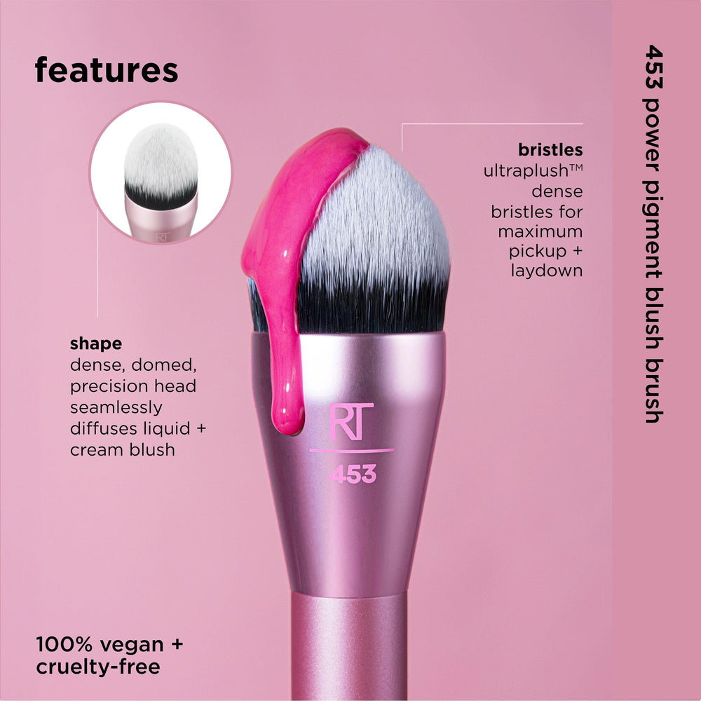 Real Techniques Power Pigment brush features v-slanted bristles for even diffusion.