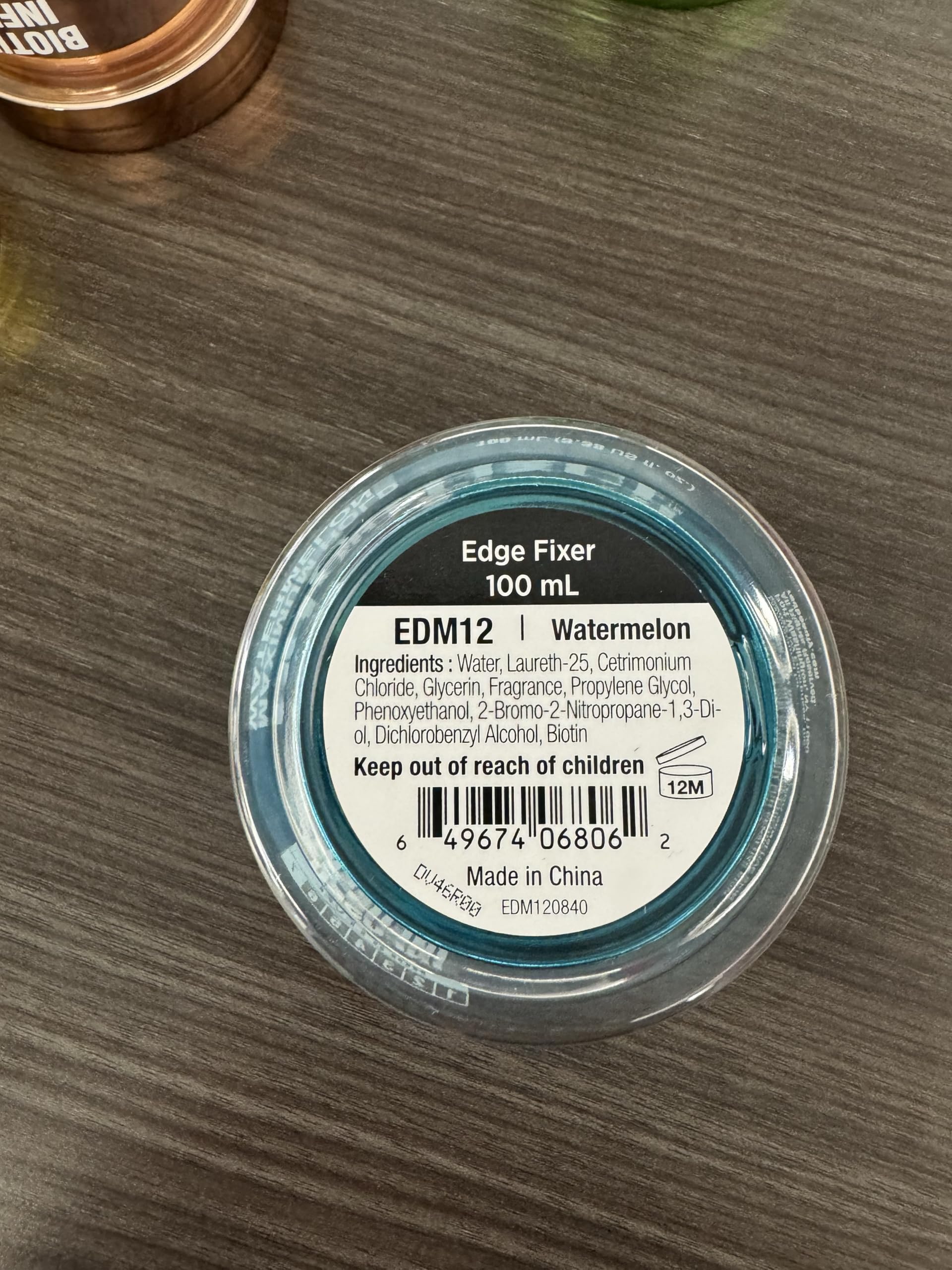 Red by Kiss Edge Fixer hair shine closeup highlights non-flaking formula and Biotin B7 protection